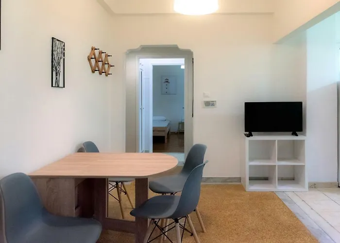 Pnyka Apartment 2